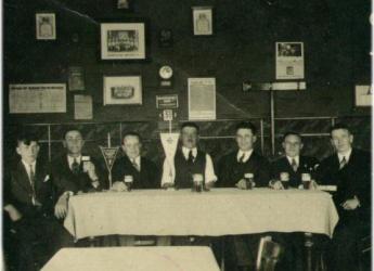 Stammtisch im Gasthaus "Germania" in den 1930er Jahren