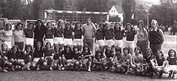 Erste Mädchenmannschaften 1974